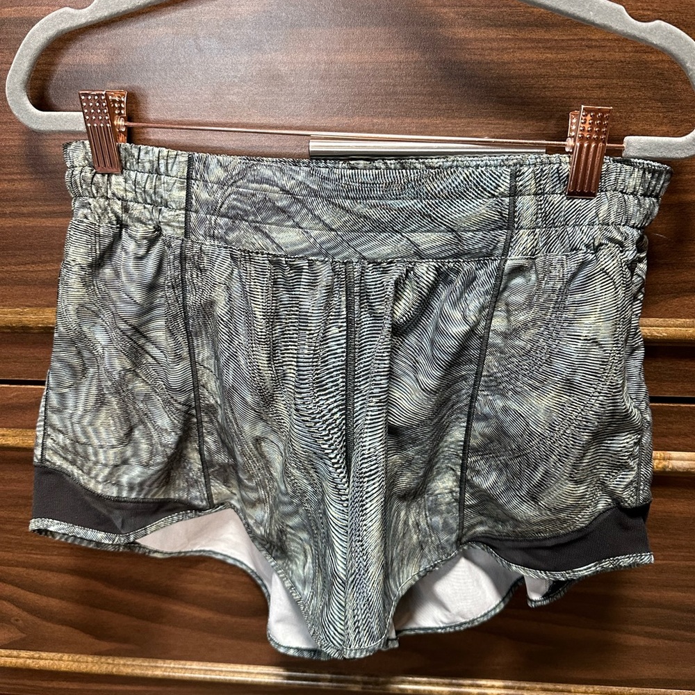 Lululemon Hotty Hot Low Rise Short 4" Size 10